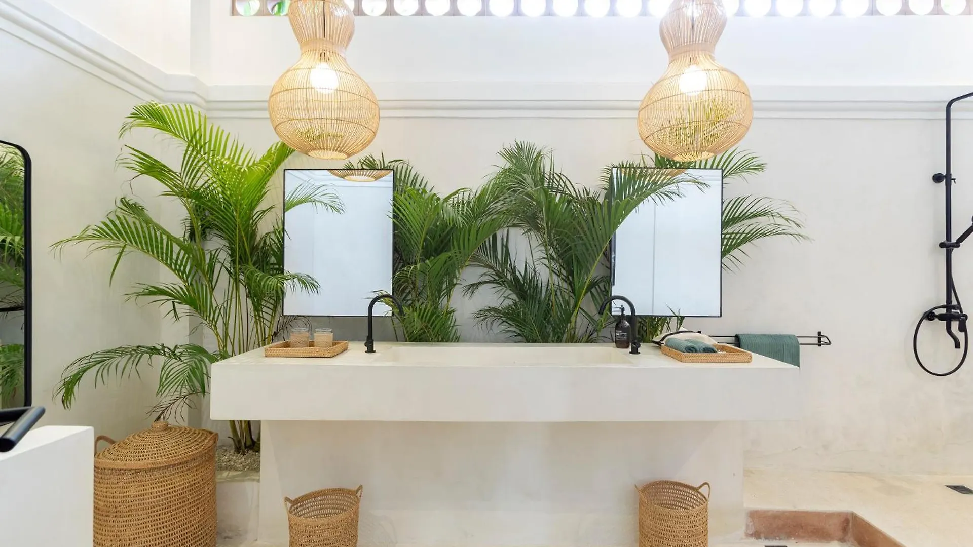 Villa Jodoh - Exciting Chic 4Br Stylish Villa Near Seminyak, Perfect For A Trendy Getaway Kerobokan  0*, Kerobokan (Bali) Indonesia