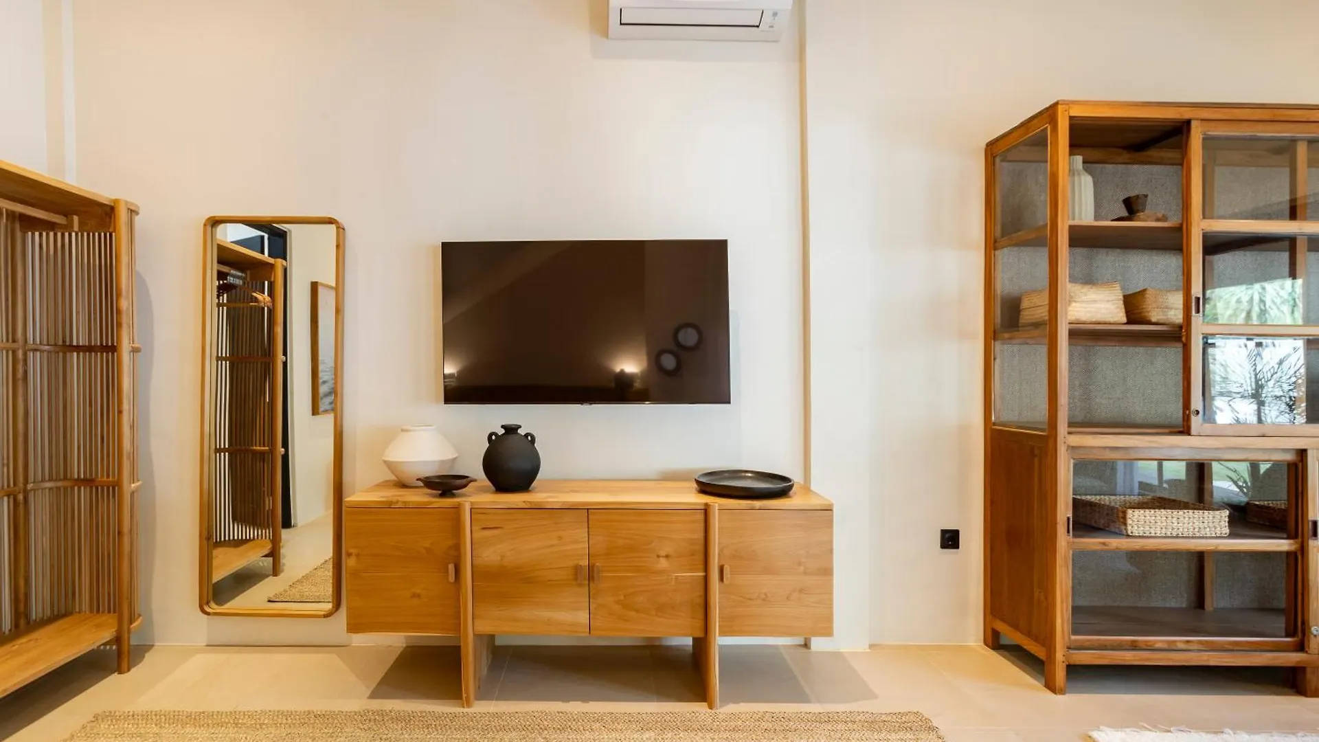 Villa Jodoh - Exciting Chic 4Br Stylish Villa Near Seminyak, Perfect For A Trendy Getaway Kerobokan  Indonesia