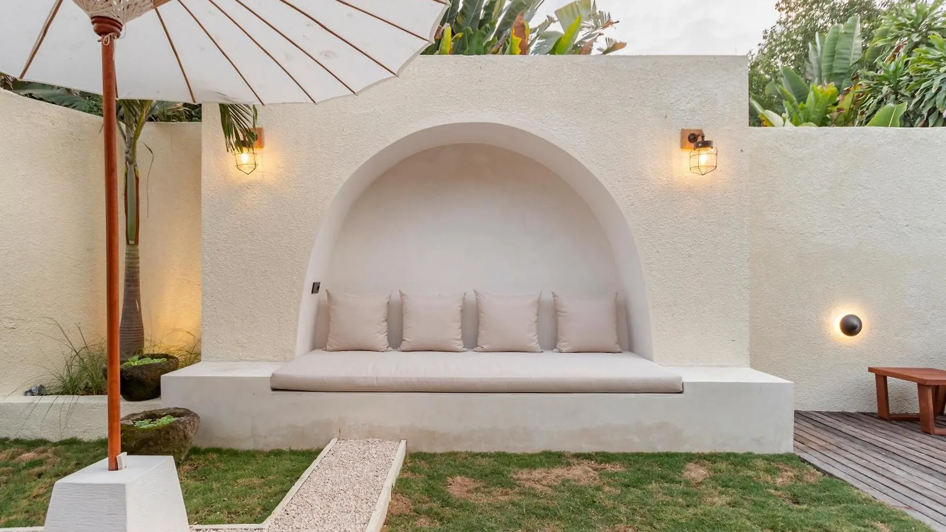 Villa Jodoh - Exciting Chic 4Br Stylish Villa Near Seminyak, Perfect For A Trendy Getaway Kerobokan  0*, Kerobokan (Bali)